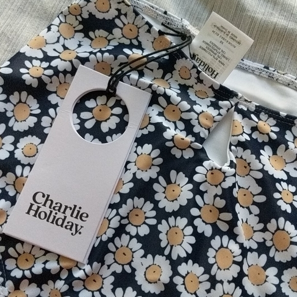 NWT Charlie Holiday Daisy Siren XS Bikini Set - Picture 4 of 4